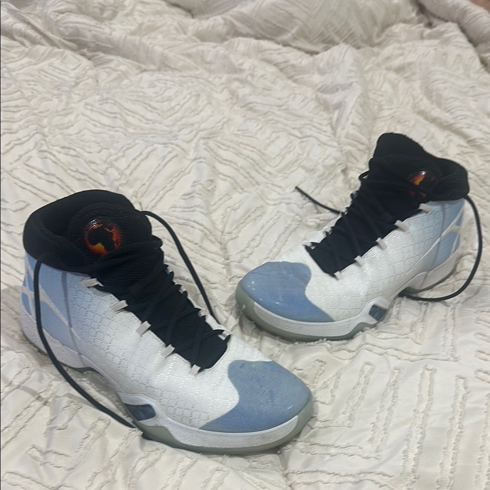 Nike Air Jordan 20s Basketball Shoes - White and Blue